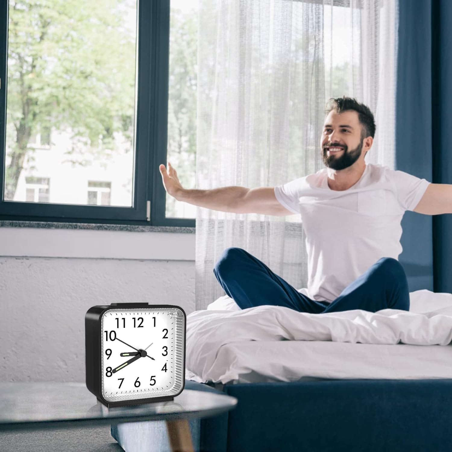 Ankilo Analog Alarm Clock with Night Light and Snooze Function